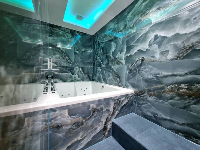 Signature jacuzzi suite NOX Kensington Gardens London