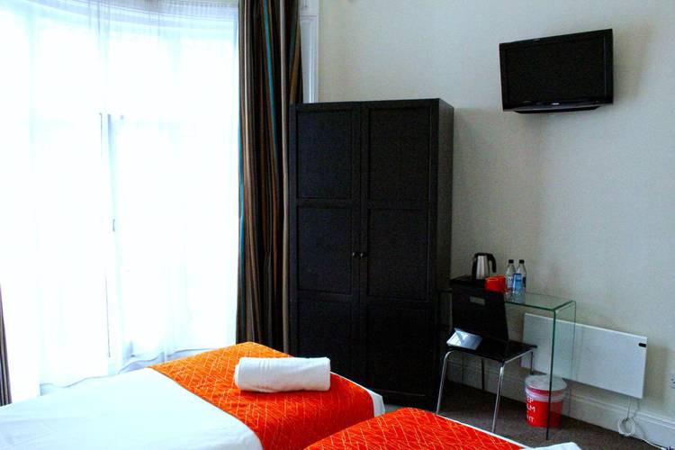 Twin room NOX Lancaster Gate London