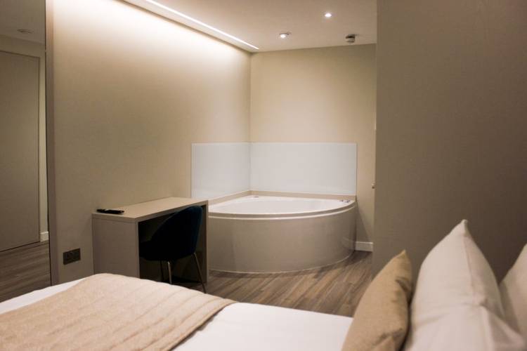 Double studio with jacuzzi NOX Richmond London