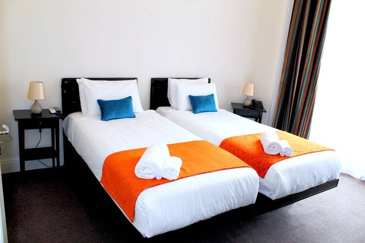 Twin room NOX Paddington London