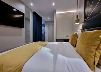Signature Jacuzzi Suite NOX Kensington Gardens London Signature Jacuzzi Suite NOX Kensington Gardens London