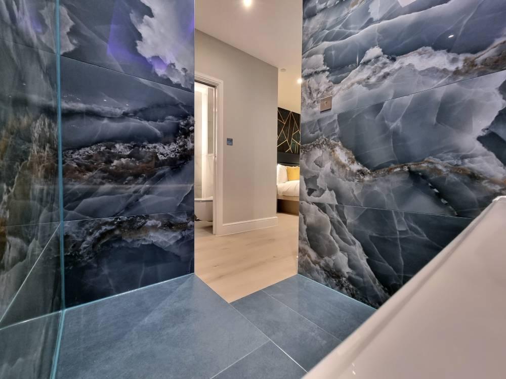 Signature Jacuzzi Suite NOX Kensington Gardens London
