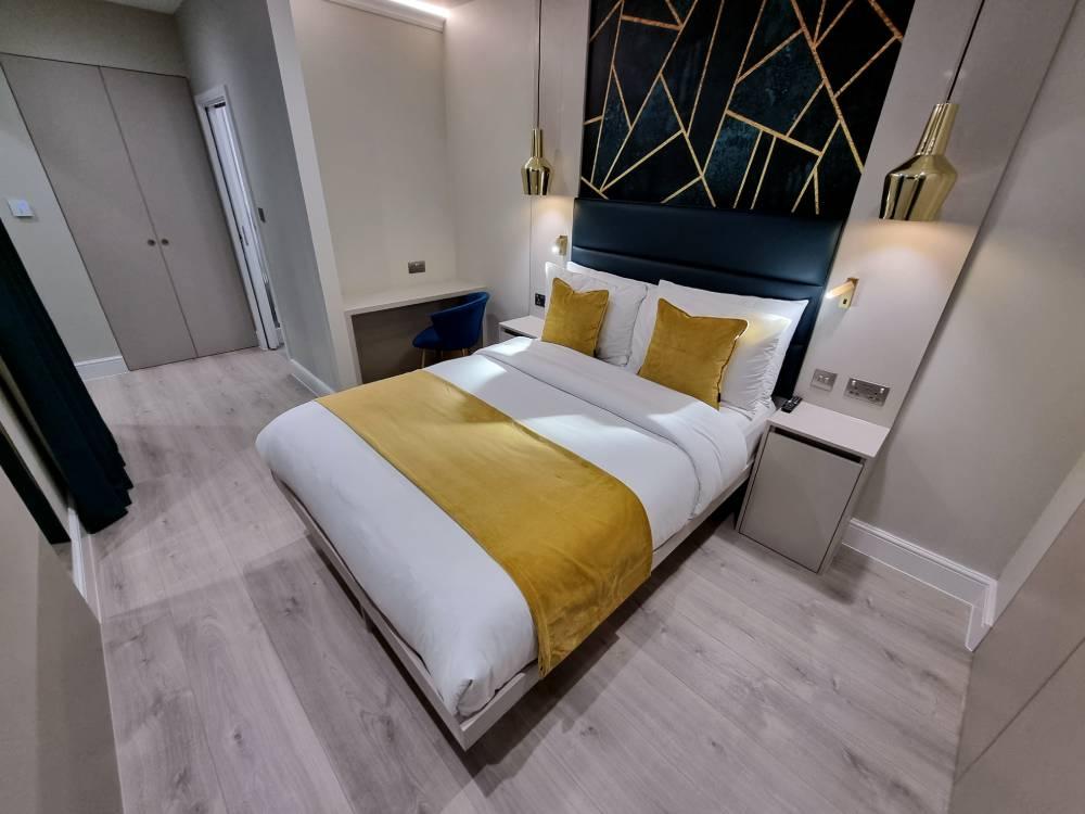 Signature Jacuzzi Suite NOX Kensington Gardens London