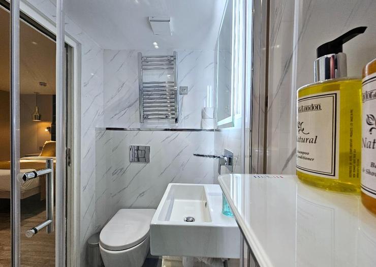 Habitación Doble Studio (planta baja, sin ventana) NOX Hyde Park Londres Habitación Doble Studio (planta baja, sin ventana) NOX Hyde Park Londres