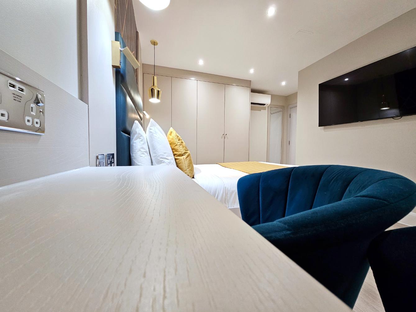 Double studio (Lower Ground Floor, No Windows) NOX Hyde Park London