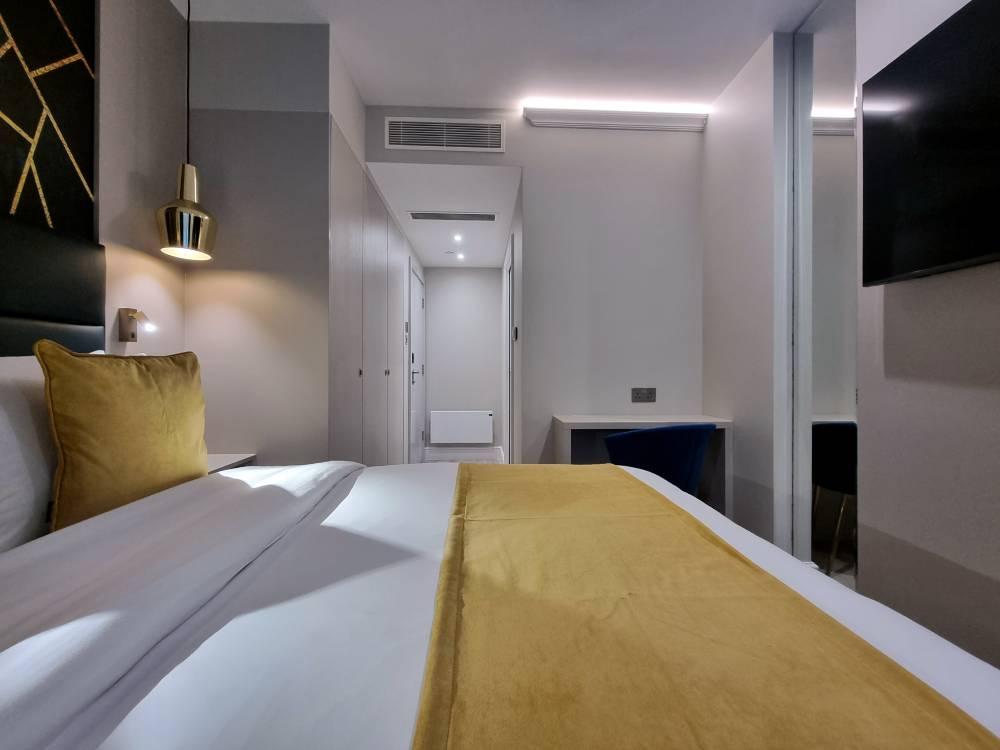 Double studio (Lower Ground Floor, No Windows) NOX Kensington Gardens London