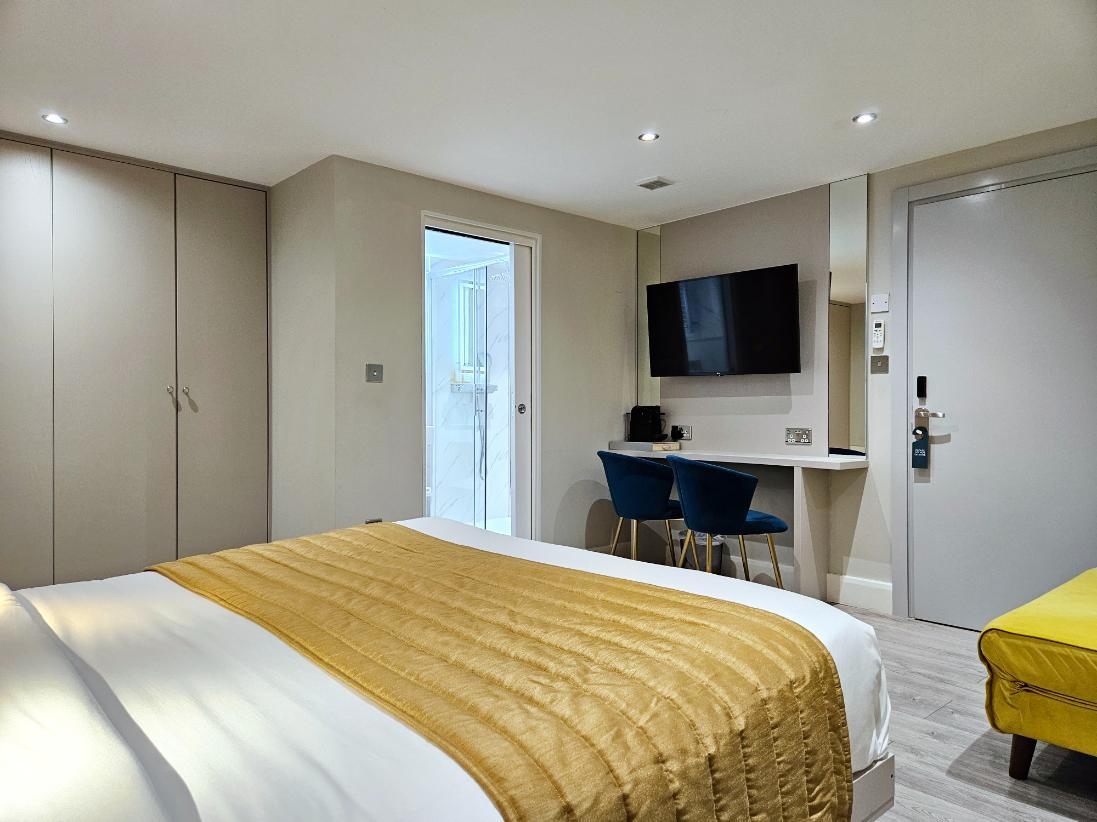 Double studio (Lower Ground Floor, No Windows) NOX Hyde Park London