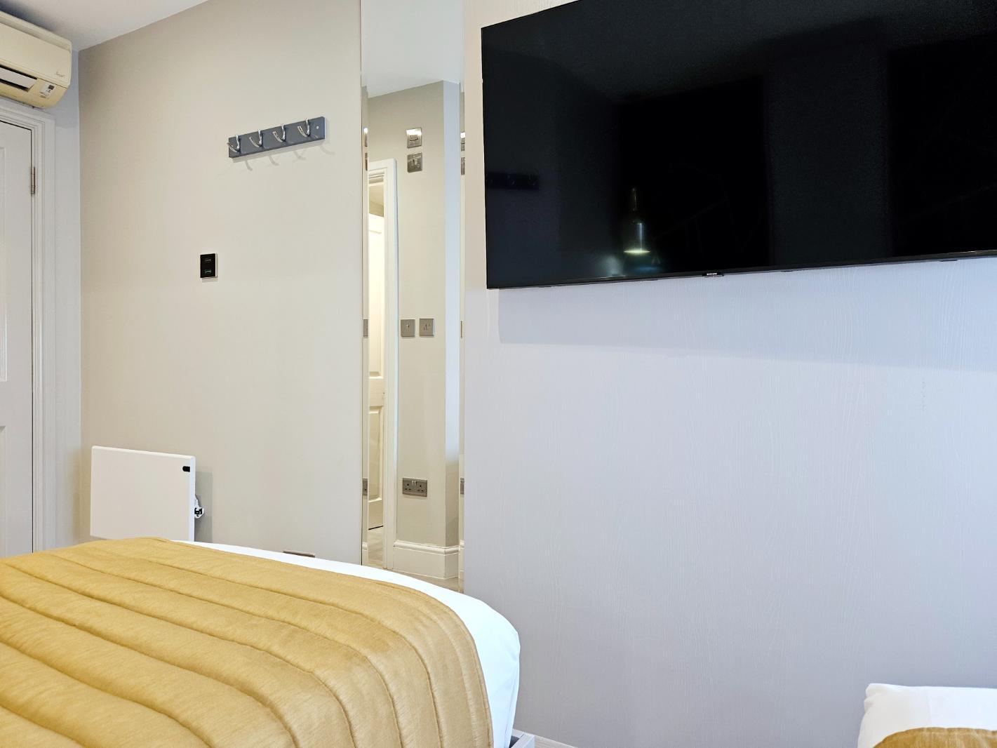 Twin Room NOX Hyde Park London