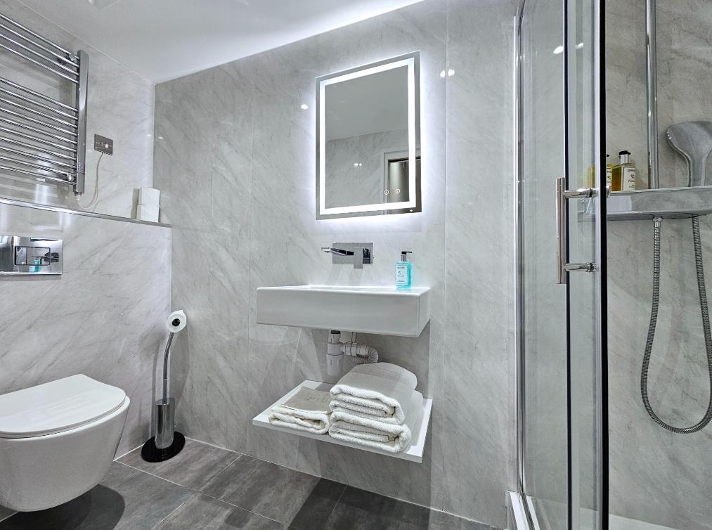 Double studio (Lower Ground Floor, No Windows) NOX Hyde Park London