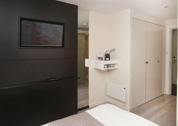 1 Double Bed & 2 Single Beds NOX Kensington London 1 Double Bed & 2 Single Beds NOX Kensington London
