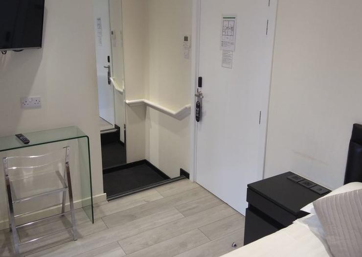 1 Double Bed & 2 Single Beds NOX Kensington London 1 Double Bed & 2 Single Beds NOX Kensington London