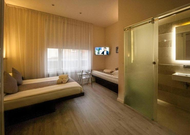 1 Double Bed & 1 Single Bed NOX Kensington London 1 Double Bed & 1 Single Bed NOX Kensington London