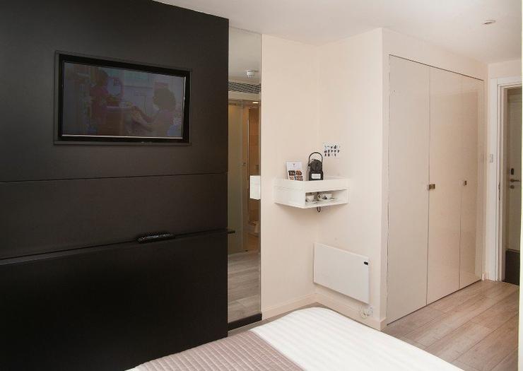 1 Double Bed & 1 Single Bed NOX Kensington London 1 Double Bed & 1 Single Bed NOX Kensington London